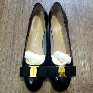 Salvatore FERRAGAMO 'Vara’ Size 5B